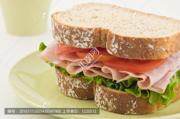 健康的火腿三明治
