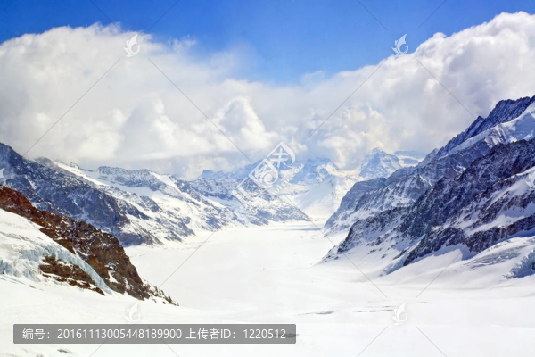 少女峰地區(qū)的阿萊奇冰川特寫(xiě)；在瑞士的瑞士阿爾卑斯山脈的一部分。阿萊奇冰川是由聯(lián)合國(guó)教科文組織的世界遺