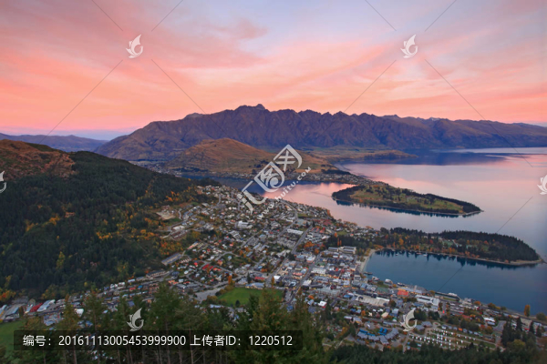 在黃昏的皇后鎮(zhèn)地區(qū)景觀；新西蘭