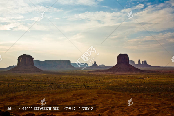 巨大的Buttes；用在紀(jì)念碑谷砂巖地層