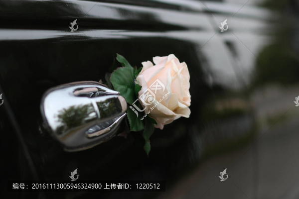 婚禮豪華轎車的裝飾門