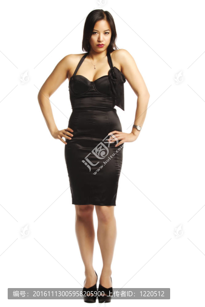 自信的亞洲年輕女性站在服裝