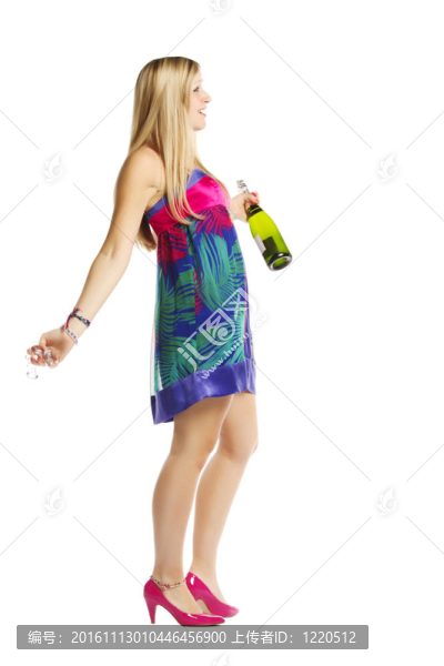 一個(gè)喝醉了的白人婦女的全長