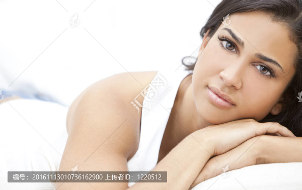 美麗女孩體貼Young,Hispanic,Woman