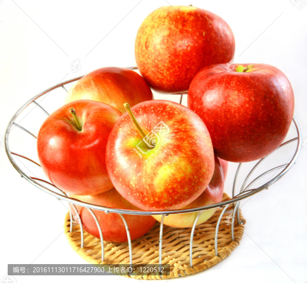 白底碗里的紅蘋果