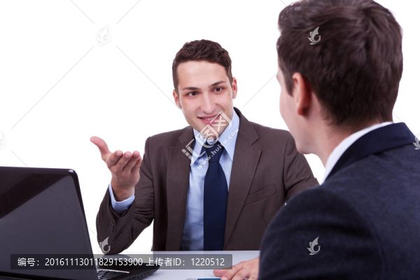 年輕的商人有一個討論