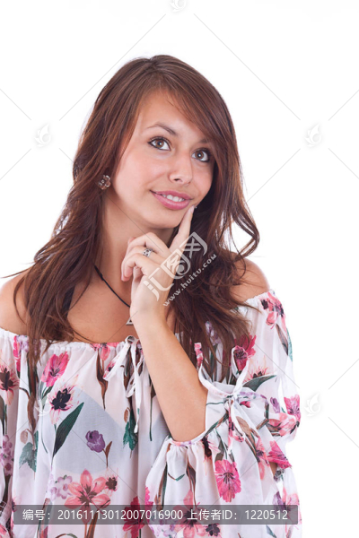 十幾歲的女孩在思考和尋找