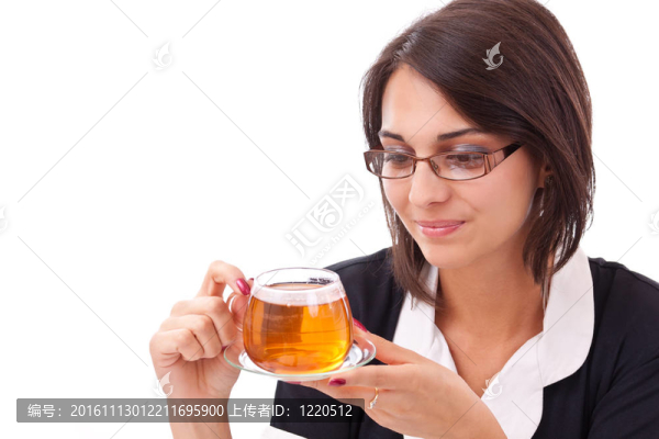喝杯茶的女性