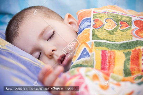 熟睡的嬰兒