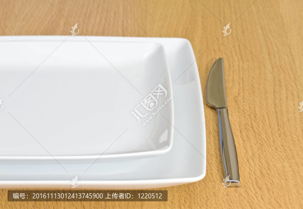 木桌上的白板