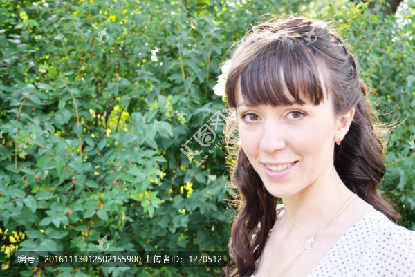 年輕漂亮女孩的肖像