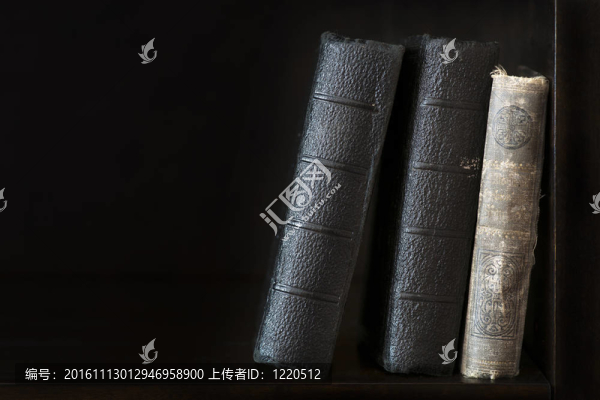 在書(shū)架的老書(shū)