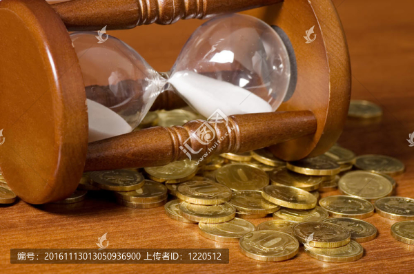 沙漏和硬幣