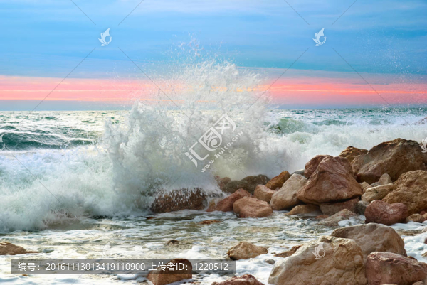 海灘上的波浪