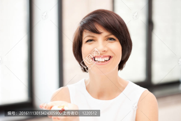 年輕美麗的女人