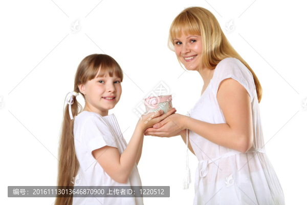 母親與女兒在工作室