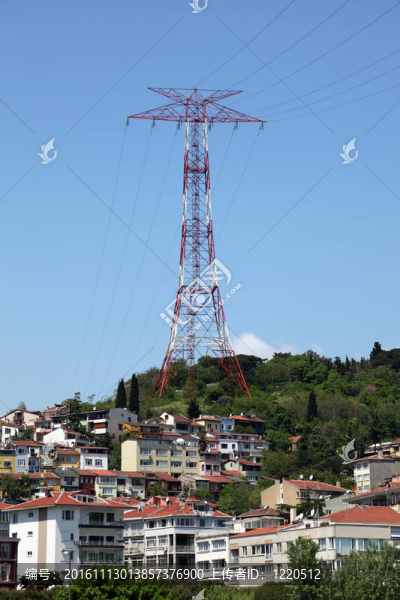 伊斯坦布爾市住宅樓電氣塔；土耳其