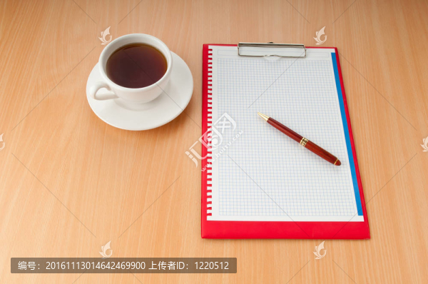 帶有空白頁(yè)和茶的粘合劑