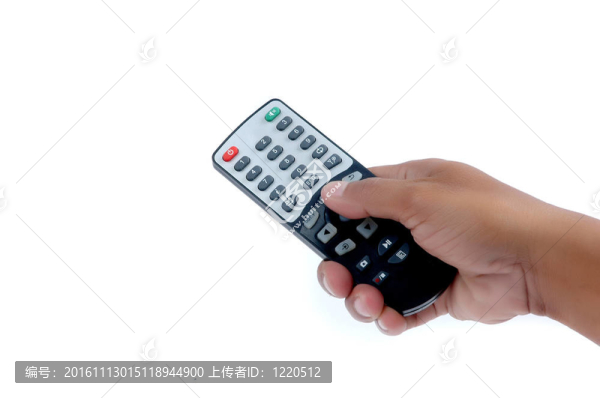 男子手持遙控器
