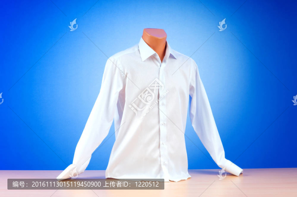 針對(duì)漸變背景的男襯衫