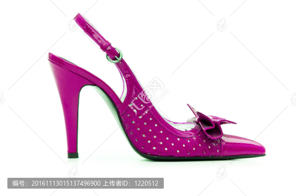 白色背景下的女性鞋