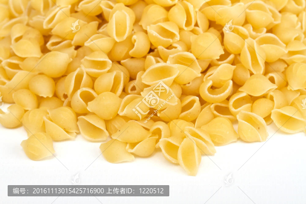 白色背景意大利意大利面食的特寫
