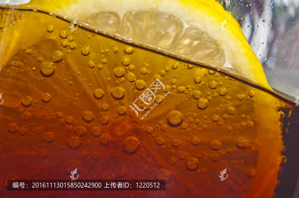 一片檸檬在清涼飲料