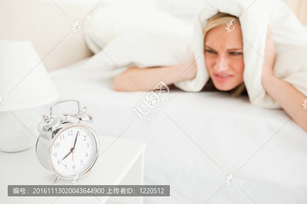 不可愛的女人醒來