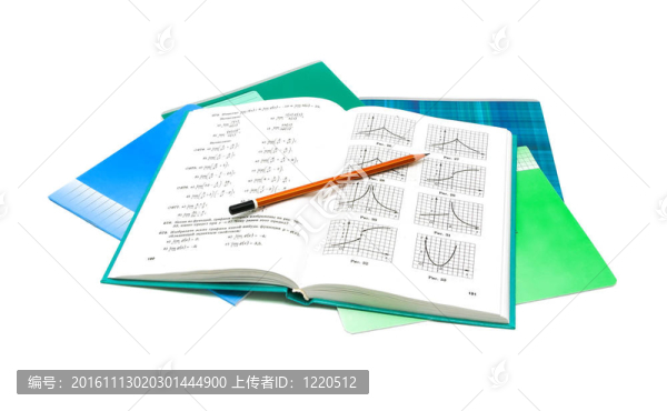 教科書；鉛筆和筆記本在白色背景