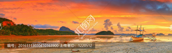 船在日落