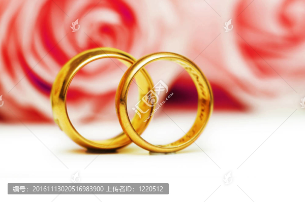 婚禮的概念與玫瑰和戒指