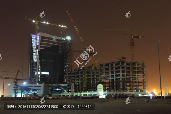 高層建筑夜間施工。迪拜阿拉伯聯(lián)合酋長國