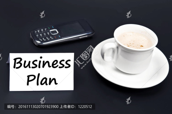 辦公桌上有咖啡的商業(yè)計劃
