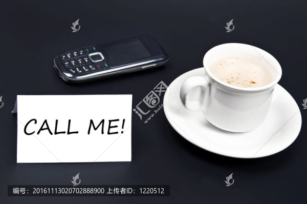 在桌子上打電話給我，咖啡