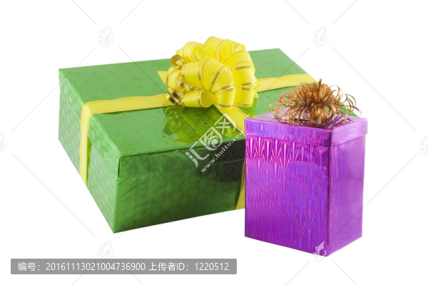 在白色上隔離的彩色禮品盒