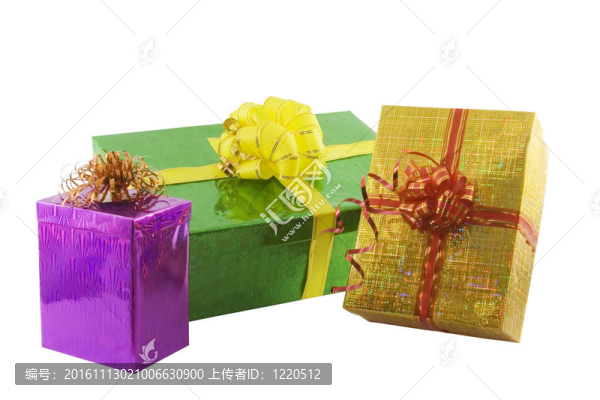 在白色上隔離的彩色禮品盒