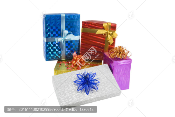 在白色上隔離的彩色禮品盒