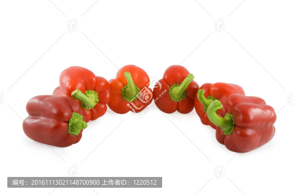 白色背景上的紅甜辣椒