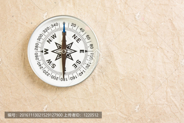 羅盤在紙上