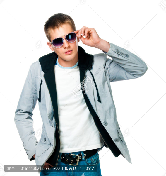 戴太陽鏡的時尚男人
