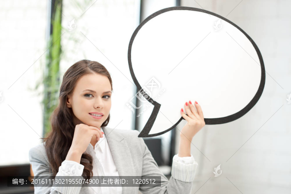 微笑與空白文本泡泡女商人