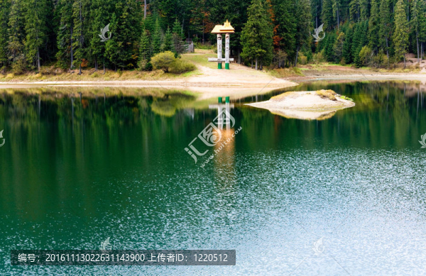 秋天synevir山湖