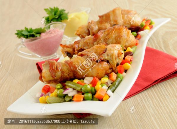 培根腿裹著蔬菜