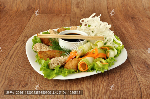用米粉和vegetablesa雞柳