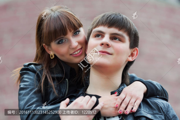 幸福的年輕夫婦