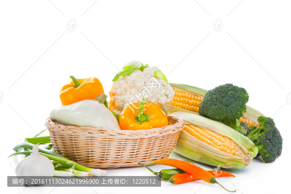 秋天的靜物與黃色和綠色的顏色上孤立的白色背景