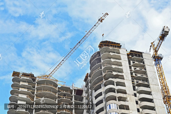 建筑起重機(jī)和建筑在藍(lán)天建設(shè)