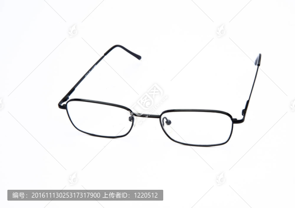 白色背景下眼鏡鏡片的宏觀