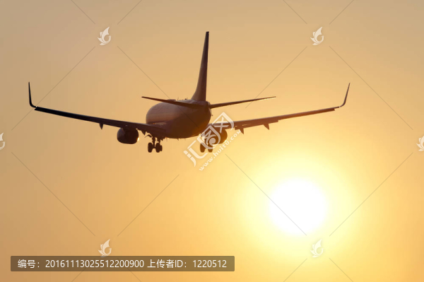 飛機(jī)在日落