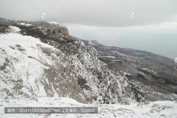 冬季山地景觀。